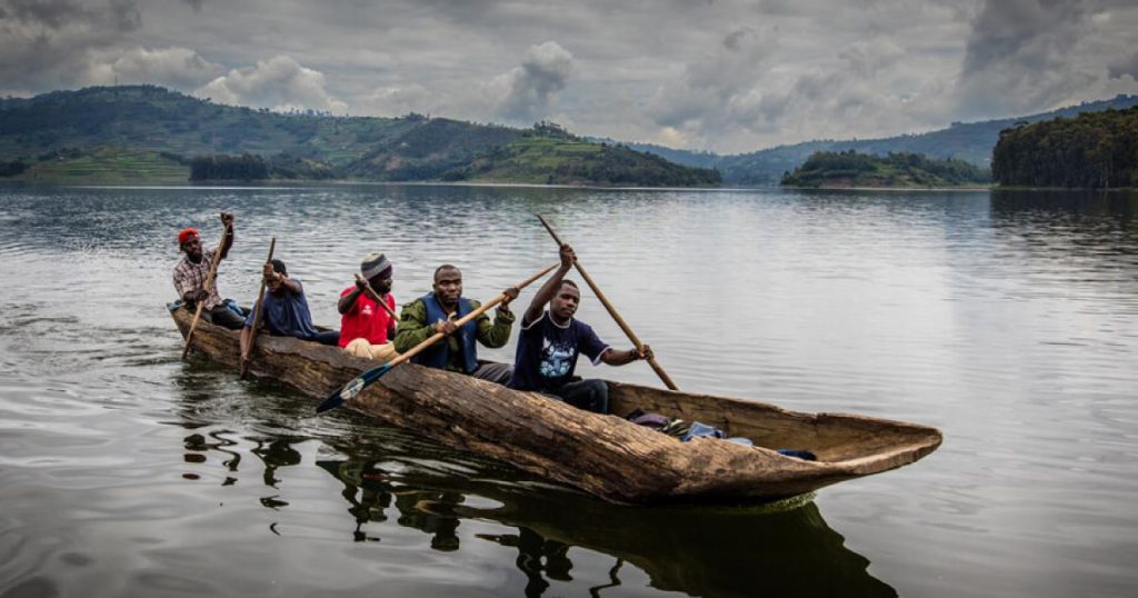canoeing-on-lake-bunyonyi-1-1024×538